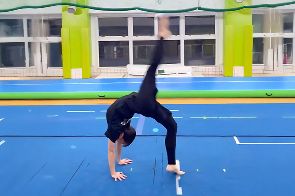 前方倒立ブリッチ